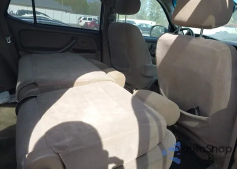 2002 Toyota Sequoia Sr5 V8 z USA, uszkodzony, nr VIN 5TDZT34AX2S079437